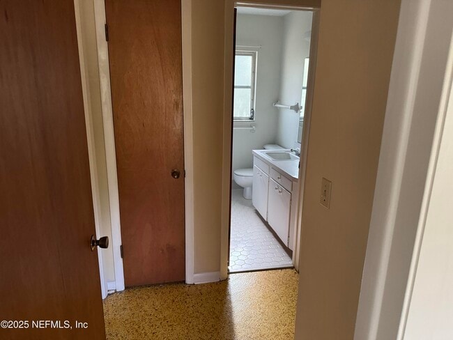 Building Photo - 1494 Bessent Rd