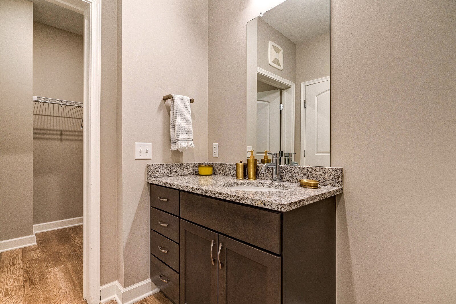 Adelphi Quarter 820 E Long St Columbus OH 43203 Apartment Finder