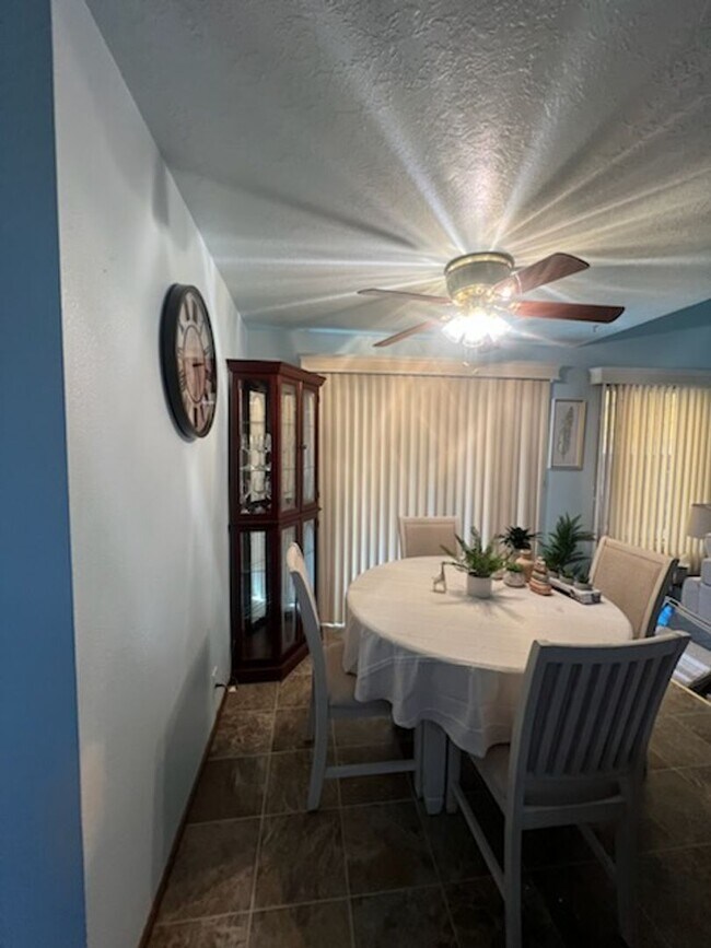 Building Photo - 3-Bedroom, 2-Bath Home Convenient Location...