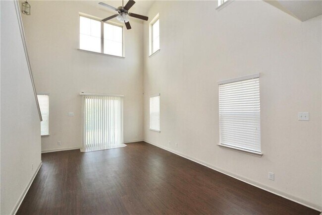 Building Photo - 1620 Bryant Dr