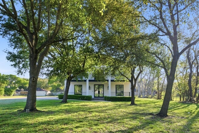 Building Photo - 1905 Dowling Dr