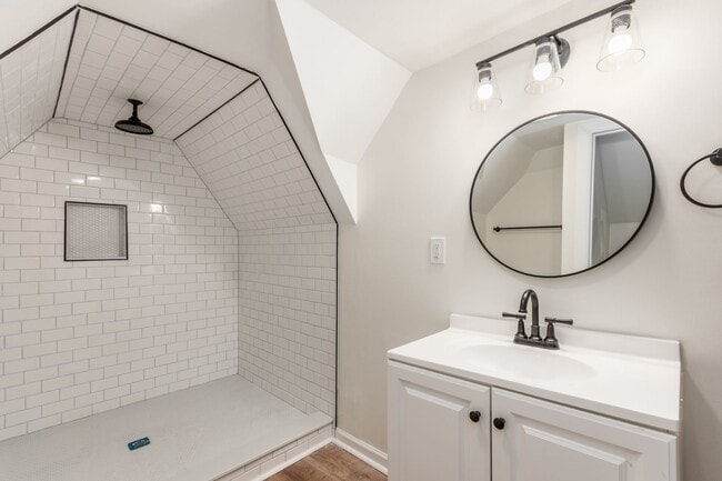 Building Photo - 865 Old Leonard Ave