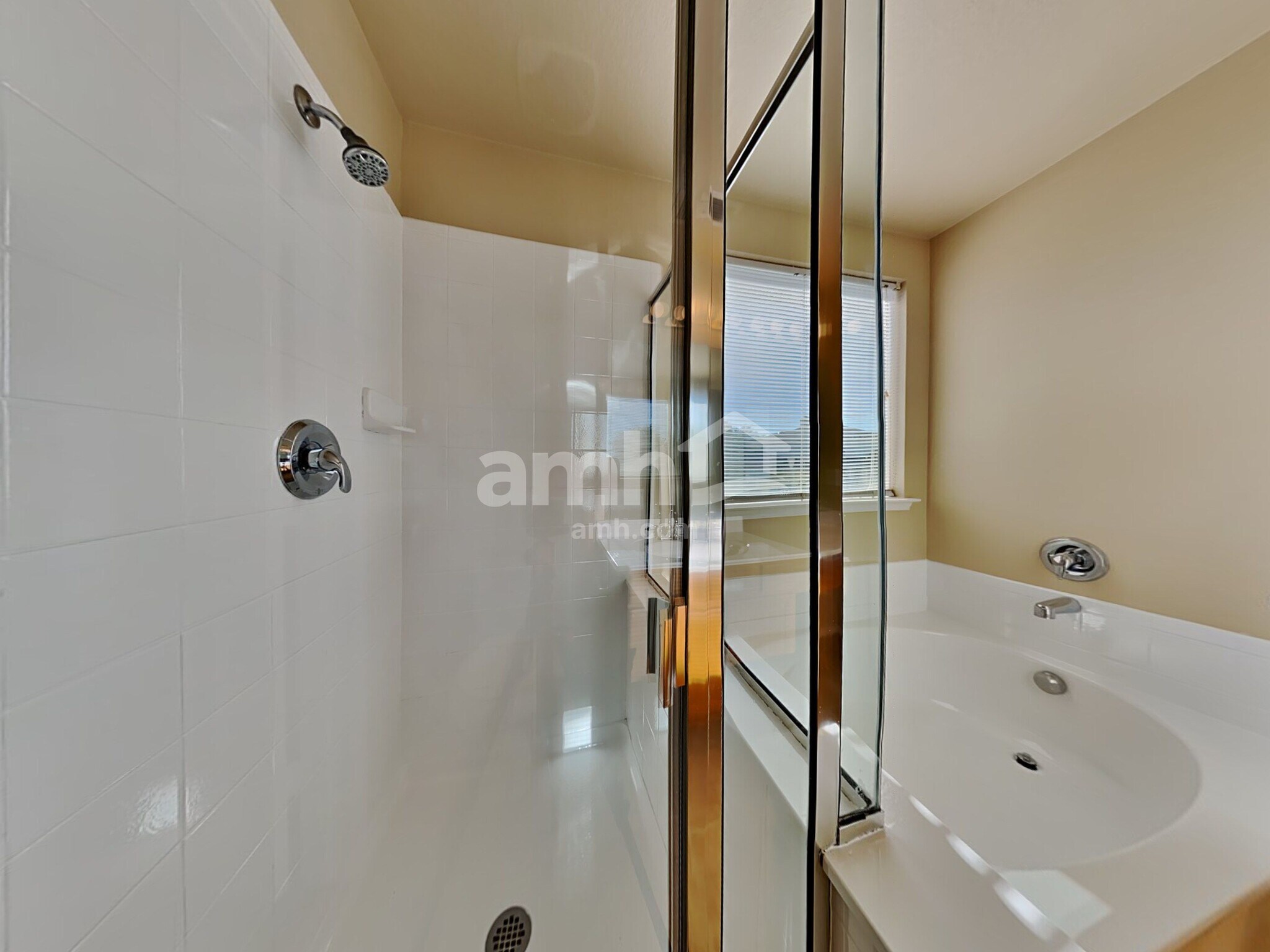 Building Photo - 421 Hackberry Dr
