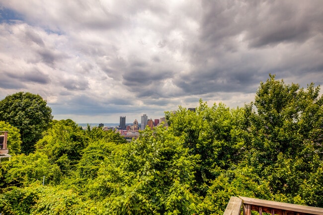 Building Photo - Available MAY 2026 - 2 Bedroom, 2 Bath Home w/ CRAZY City Views!