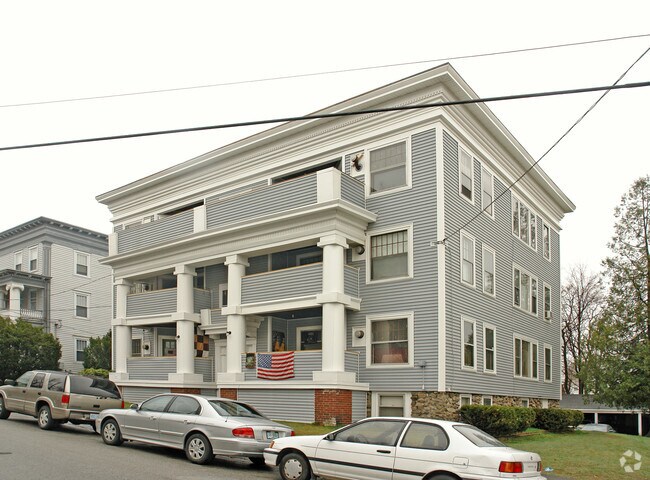 Building Photo - 271 Concord St