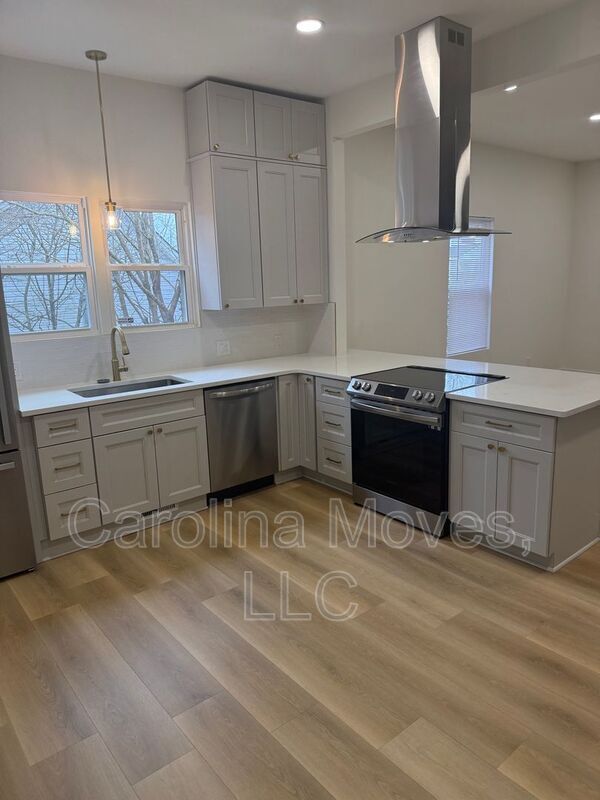 Building Photo - 6 10th St