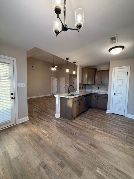 Building Photo - 1100 Cardinal Creek Dr