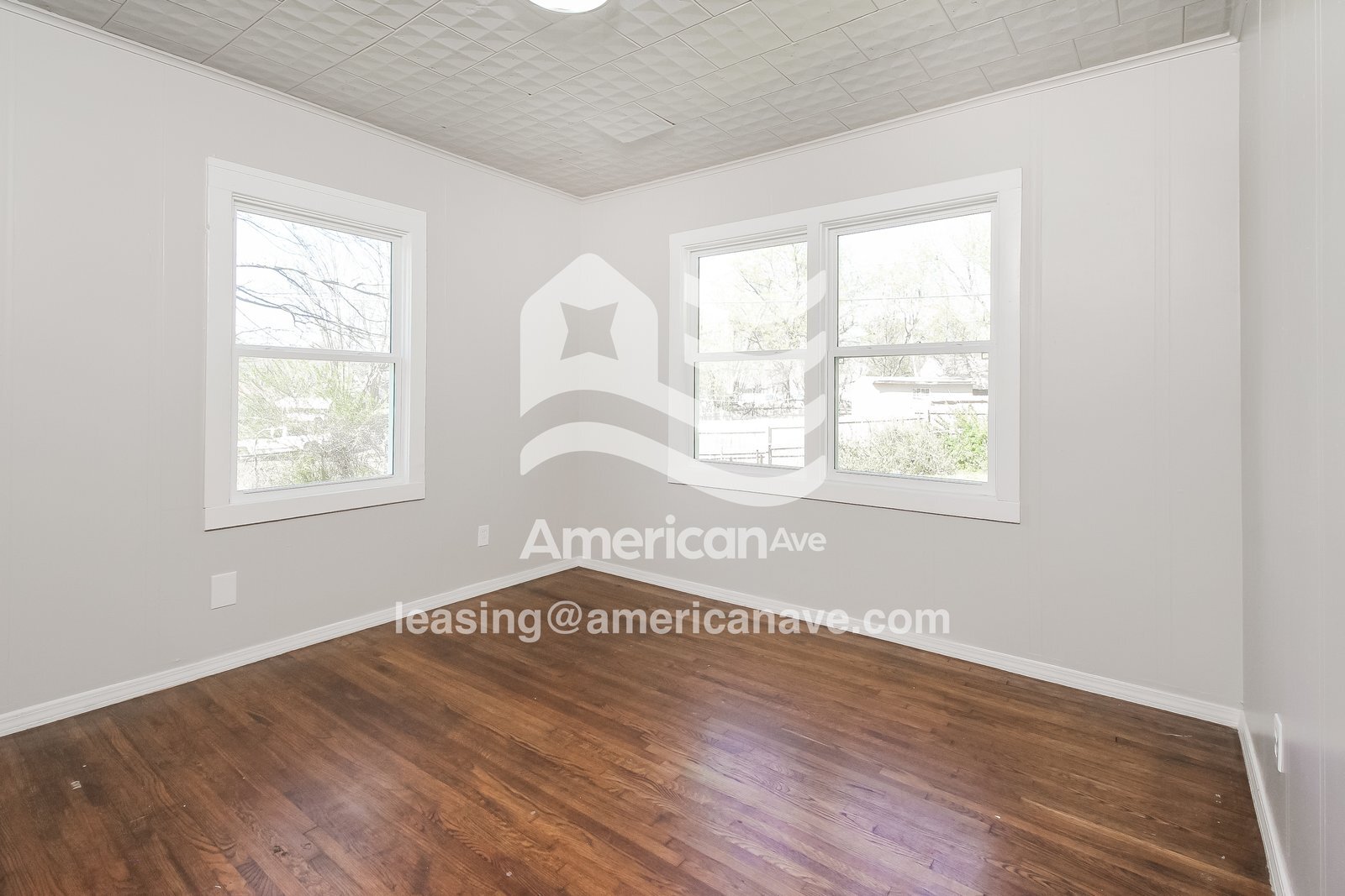 Building Photo - 725 E 42nd St N