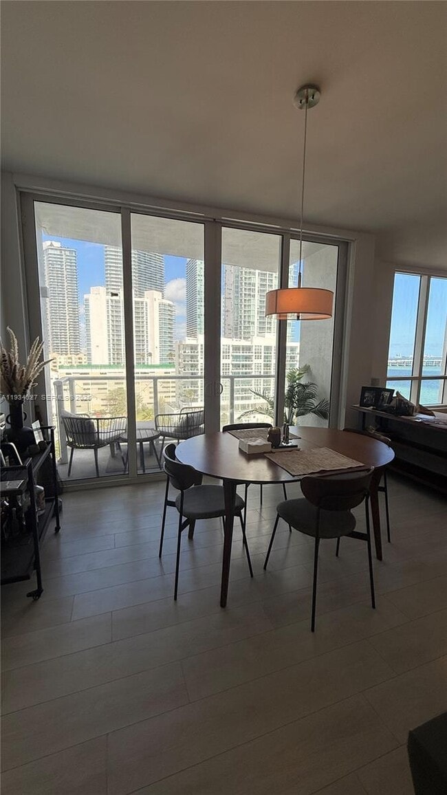 Building Photo - 601 NE 27th St