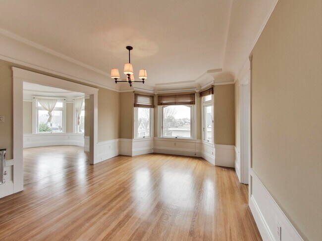 Building Photo - 2107 Pierce St