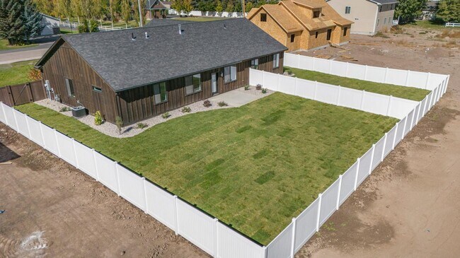 Building Photo - K551LI