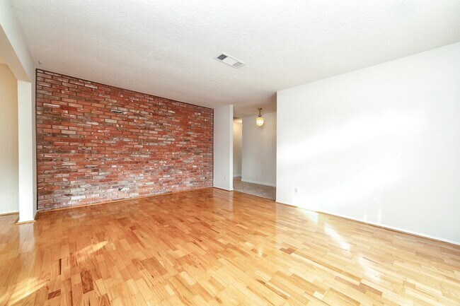 Building Photo - 5822 W Bellfort Ave