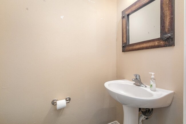 Building Photo - 4613 Penelope Ln