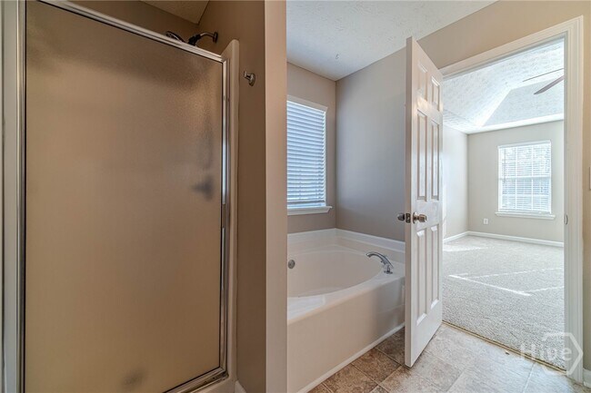 Building Photo - 670 Woodland Ridge Dr