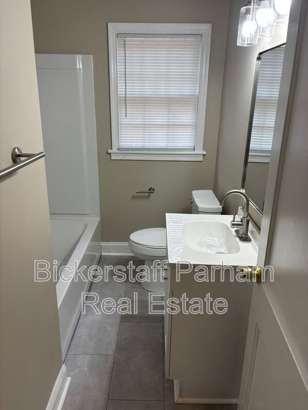 Building Photo - 3931 Dexter Dr