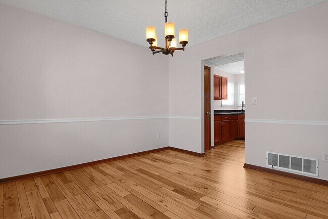 Building Photo - 321 Amber Wood Way