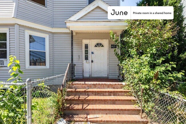 Building Photo - Room in Shared 5 bed/1 bath home