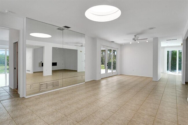 Building Photo - 2800 Casey Key Rd