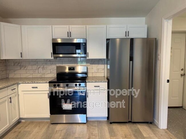 Building Photo - 8301 Pepperidge Dr