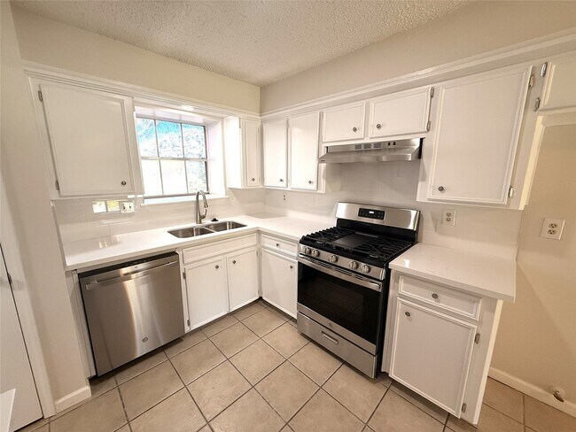 Building Photo - 1003 Valley Ranch Dr