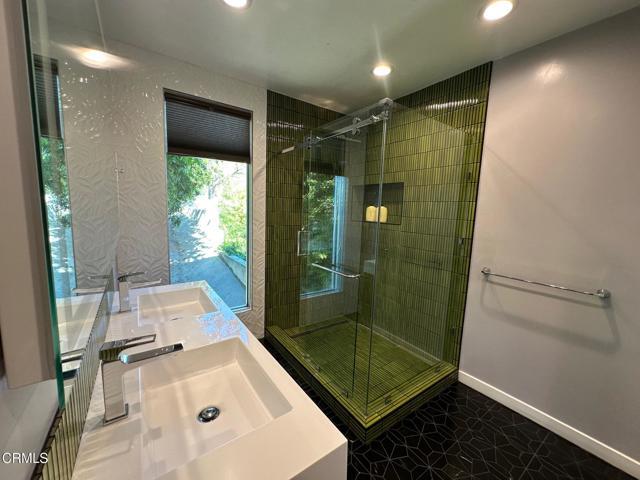 Building Photo - 3551 Dixie Canyon Pl