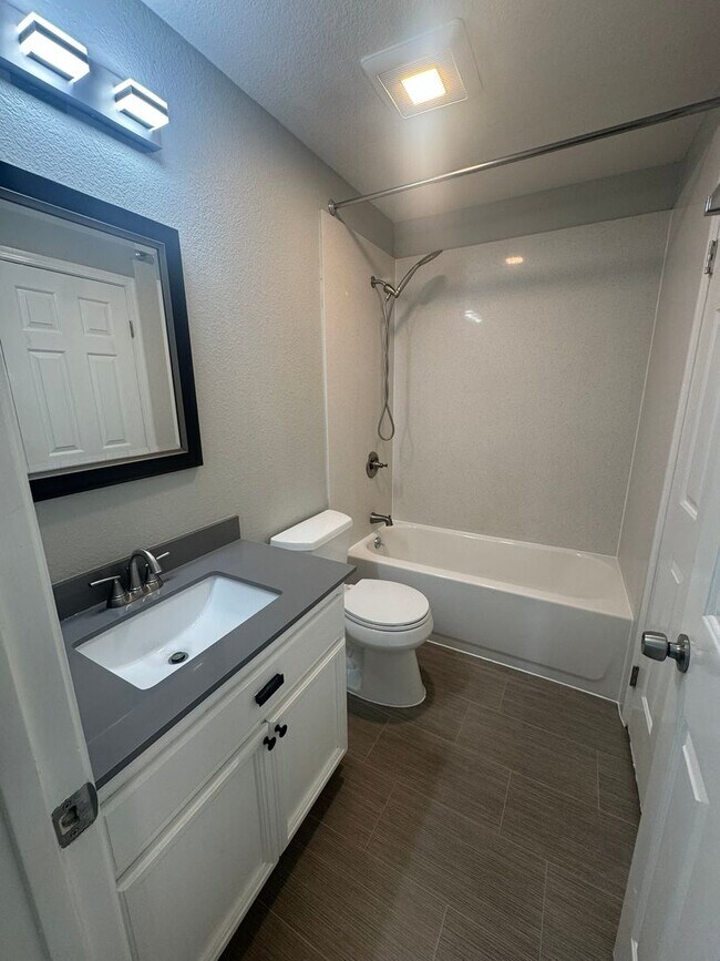 Building Photo - Charming top-level 2-bedroom, 1-bath condo in a highly desirable gated community.