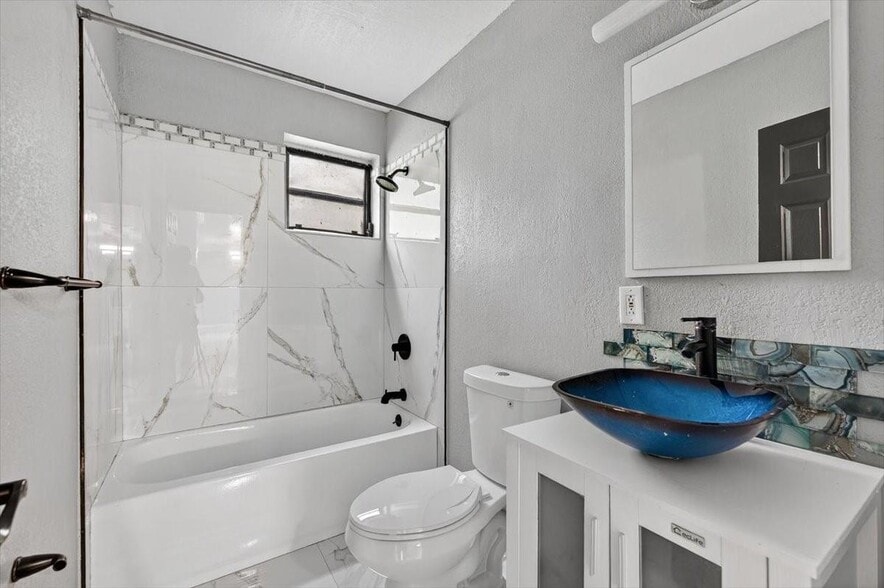 Building Photo - 15775 N Miami Ave