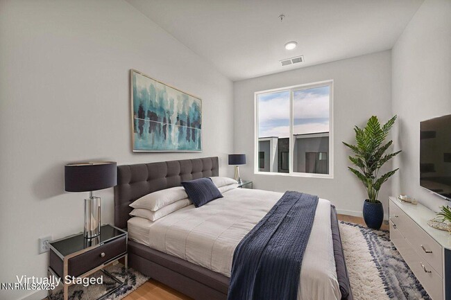 Building Photo - 557 California Ave