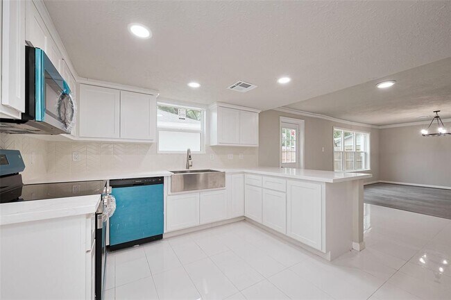 Building Photo - 203 Sevenhampton Ln