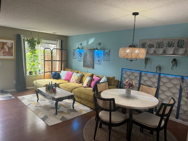 Building Photo - Updated 2 Br / 2 Ba End Unit TH w/ 2-Car G...