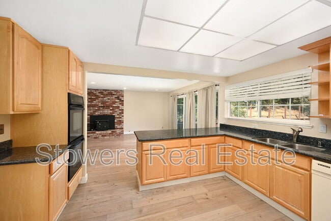 Building Photo - 1090 Livorna Rd