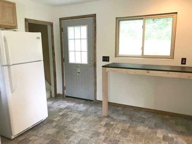 Building Photo - 1374 E Canal St