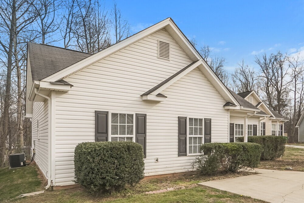Building Photo - 6614 Hampton Way Dr