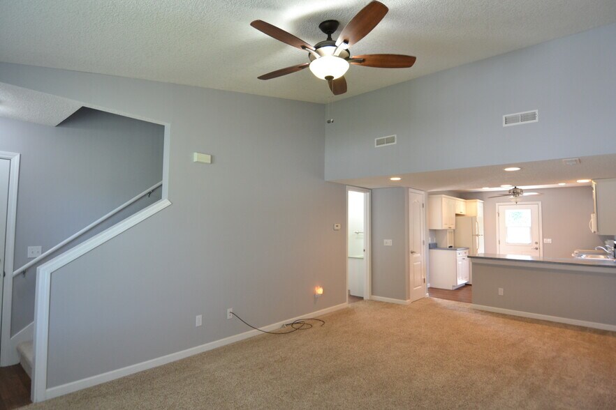 Building Photo - 1900 Salter Pl