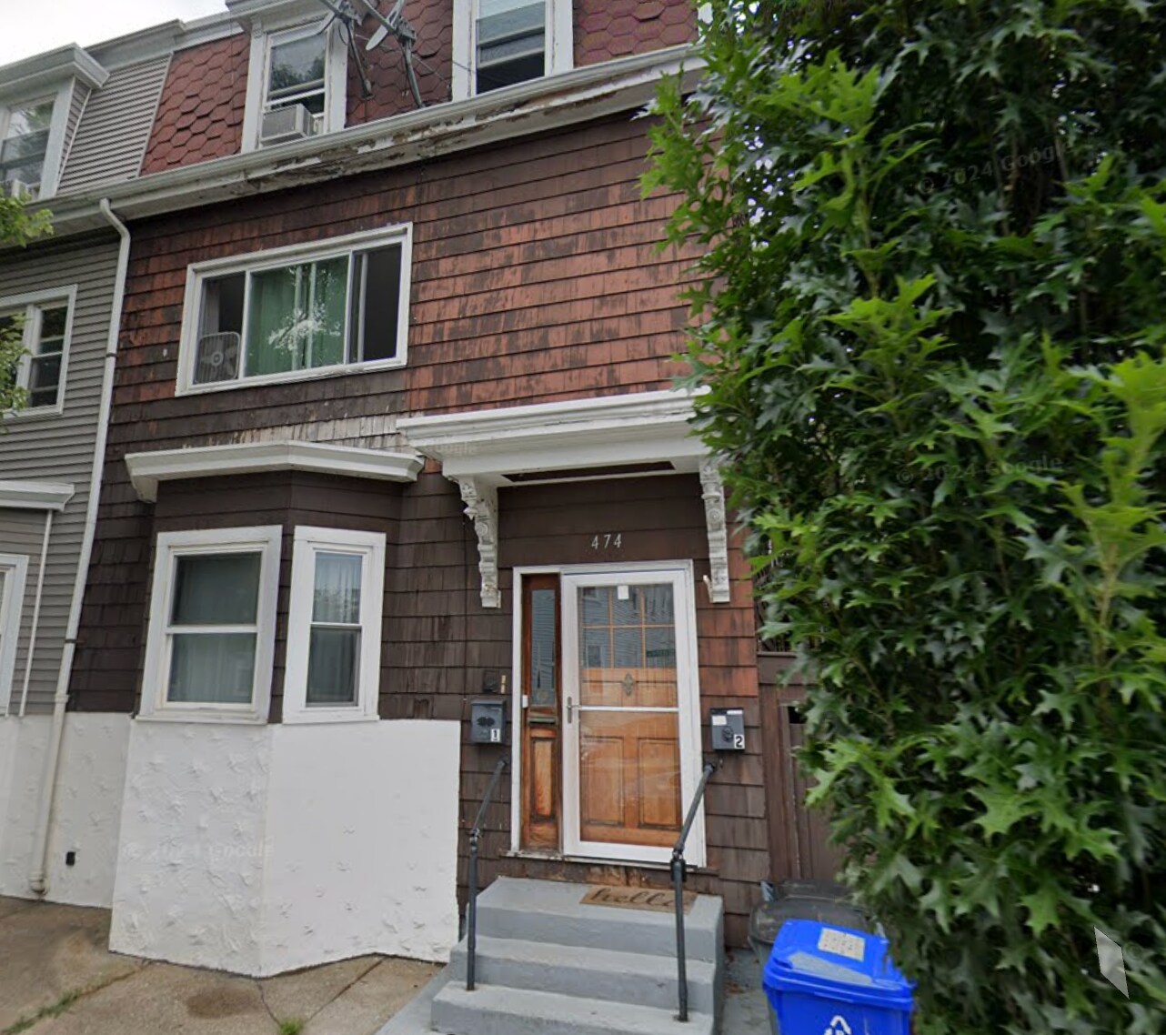 Building Photo - 474 E 7th St