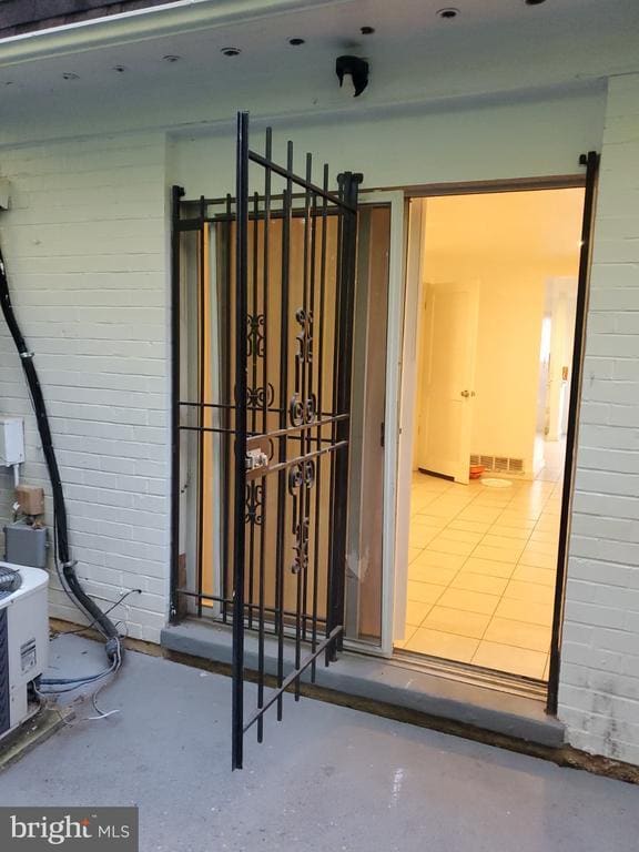 Building Photo - 1909 Dutch Village Dr