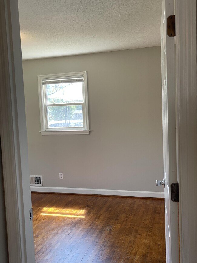 Building Photo - 913 Wateree Blvd