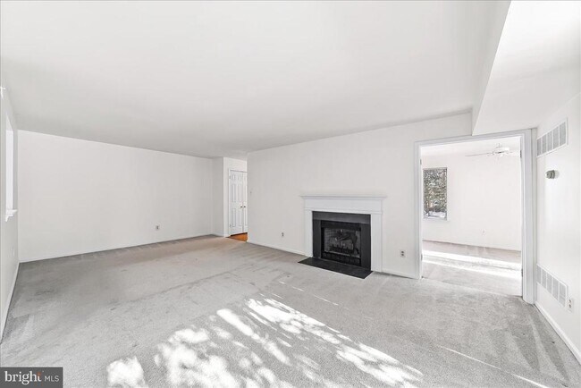 Building Photo - 102 Mountainview Dr