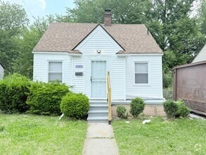 Building Photo - Renovated 3-Bedroom Home – We Welcome Sect...