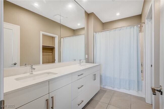 Building Photo - 9864 Kings Glen St