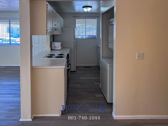Building Photo - Two Bedroom With Great Amenities in Taylor...