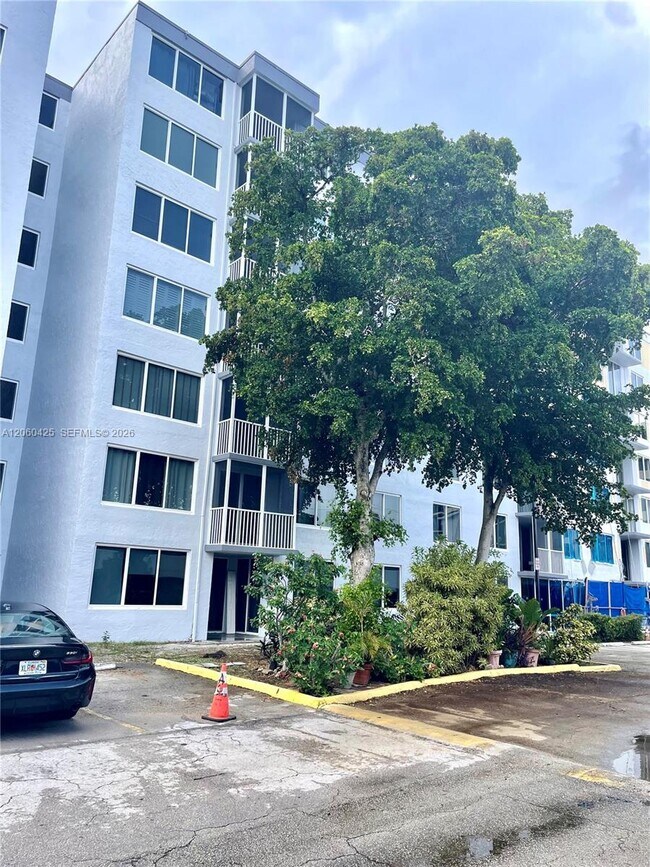 Building Photo - 17890 W Dixie Hwy