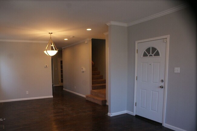 Building Photo - 4158 W Pine Blvd