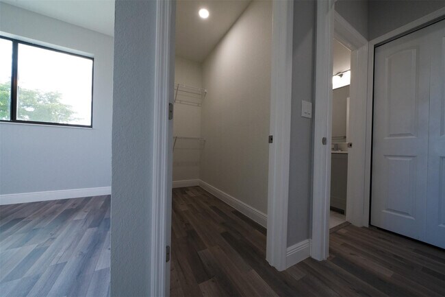 Building Photo - 333 NW 41st St