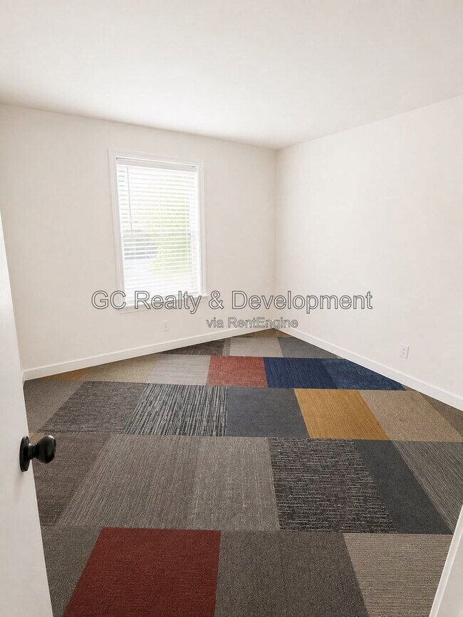 Building Photo - 707 Newcastle Ave
