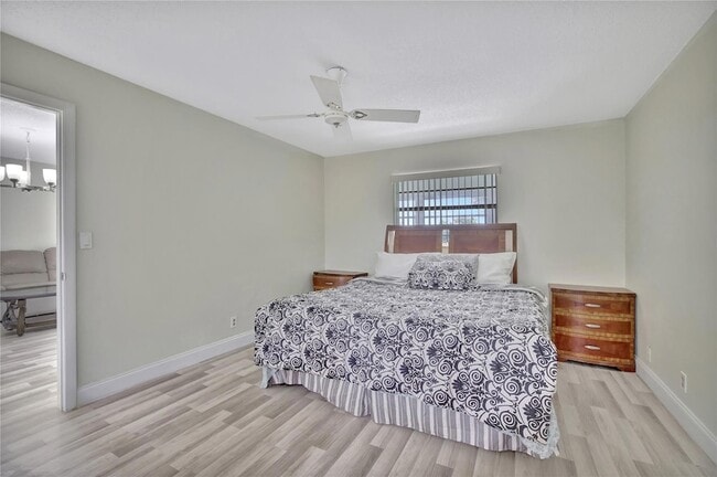 Building Photo - 4050 NW 42nd Ave