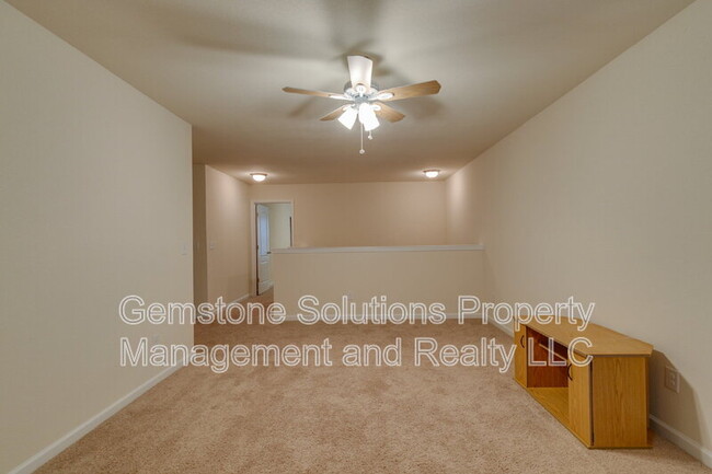Building Photo - 2508 Queen Bee Dr