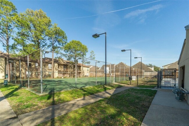 Building Photo - 3300 Pebblebrook Dr