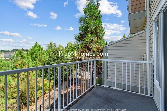 Building Photo - Two Bedroom Condo in Progress Ridge - Lake...