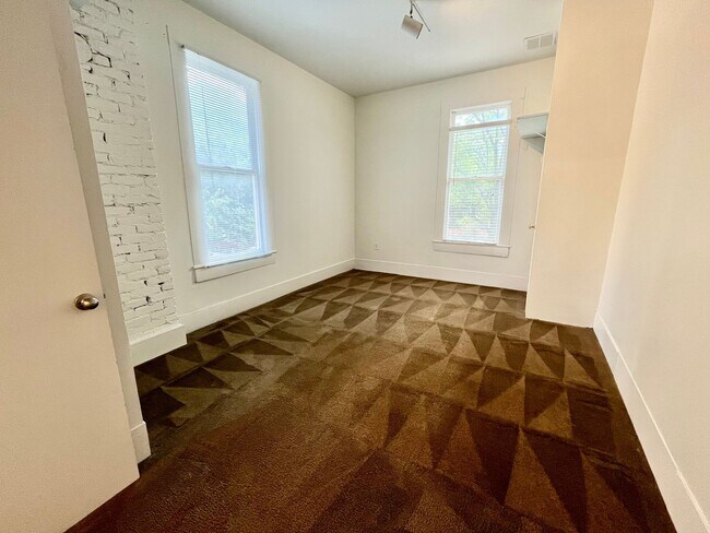 Building Photo - 2204 Rio Grande St